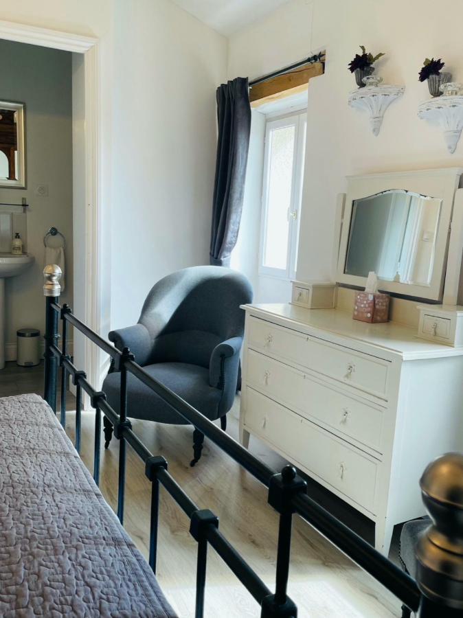 Maison Hirondelles Gites Mezieres-sur-Issoire Eksteriør bilde