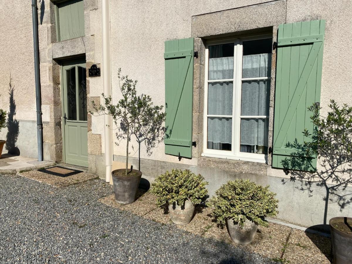 Maison Hirondelles Gites Mezieres-sur-Issoire Eksteriør bilde